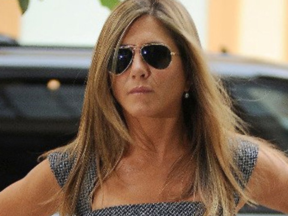 Jennifer Aniston Admits Justin Theroux Broke Her Toe