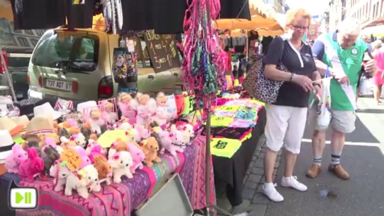 La grande braderie de Strasbourg sous le soleil