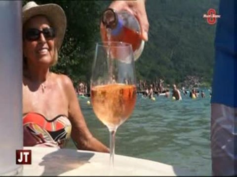 Se rafraîchir en été au bord du lac d'Annecy (Talloires)