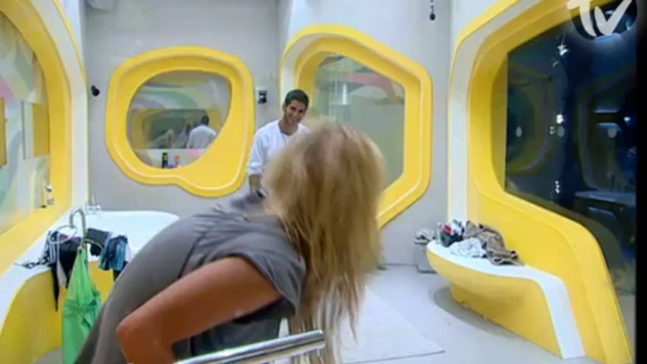 דור שובר כוס באמבטיה