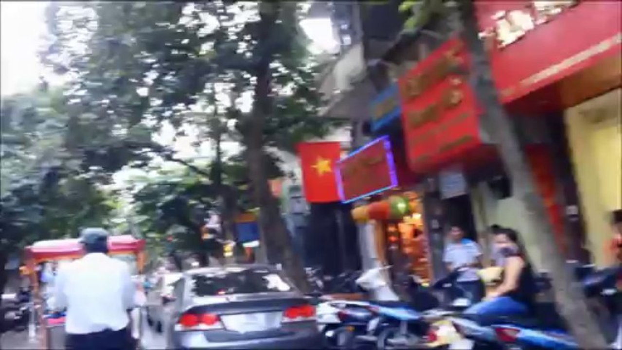 VIETNAM : promenade en cyclo-pousse dans les rues d'Hanoi