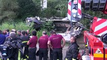 Avellino - Bus precipita da viadotto, 39 morti -immagini diurne 2- (29.07.13)