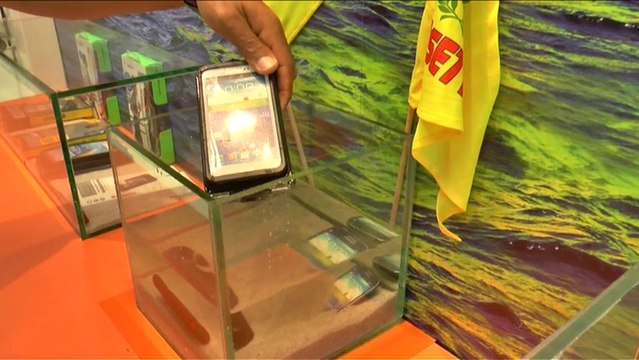 En vacances, les martiniquais accros à leurs smartphones ?