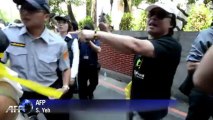 Taiwan activists clash with police over China pact