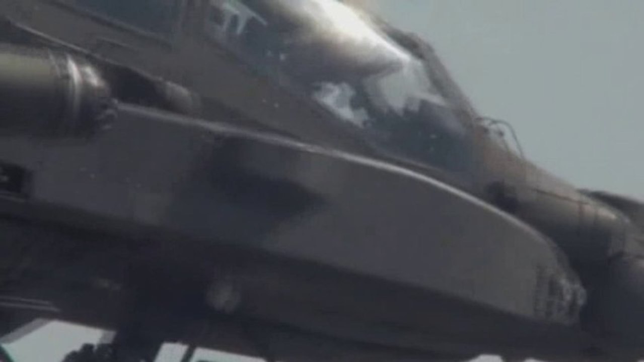 Prince Harry wows crowds in Apache helicopter