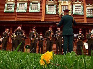 В московских парках звучат военные оркестры
