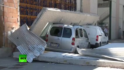Au centre de la tornade - Débris qui volent et gros dégâts - Italie Juillet 2013