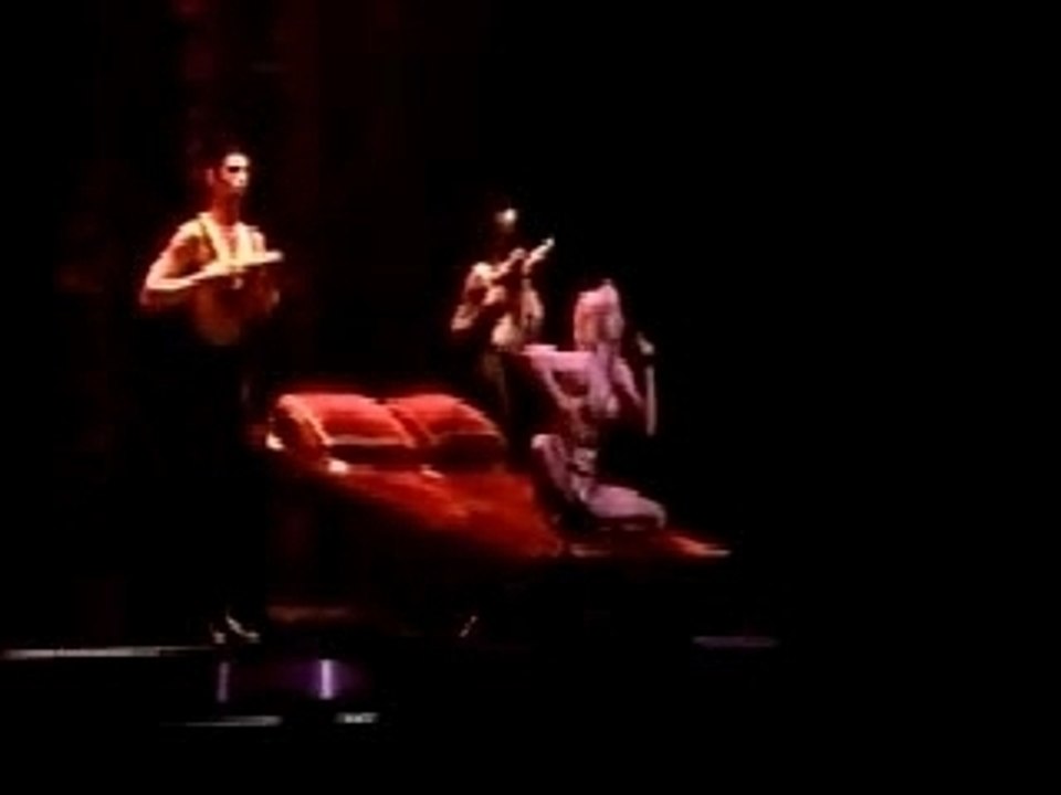 32 - Madonna - Like a Virgin (Live)