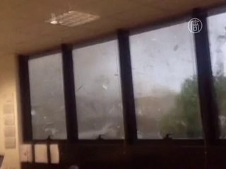Мощный смерч в Италии сняли на мобильный
