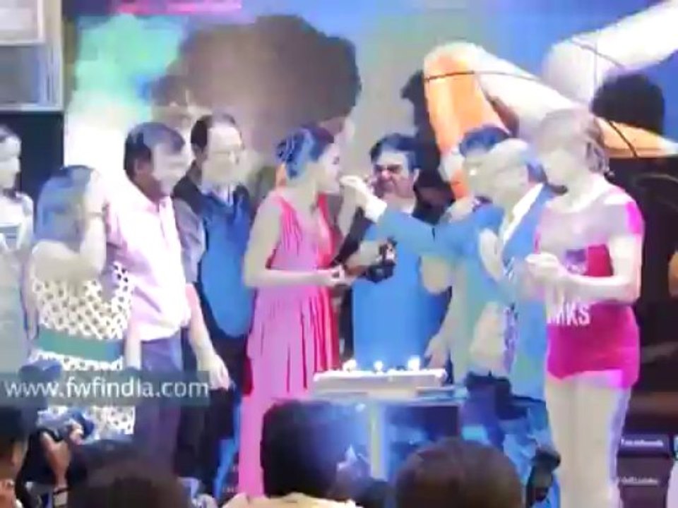 FILM SUPER MODEL FIRST LOOK BY VEENA MALIK