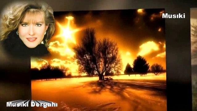 Ayşegül Durukan ♫ Gece sessiz ve karanlık yine herşey uyumuş.HD