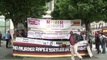 Manifestation à Londres pour des élections libres au Zimbabwe
