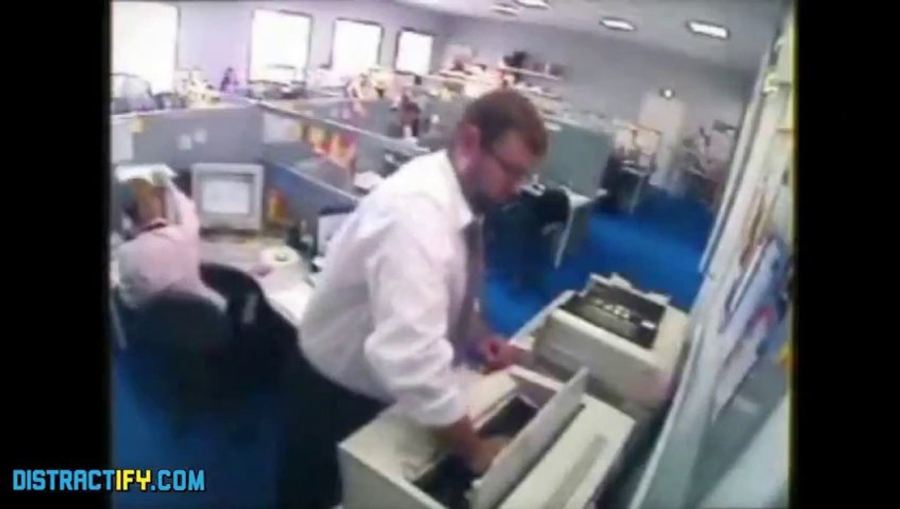 Compilation de pétages de câbles et de crises de nerfs au boulot! ENORME