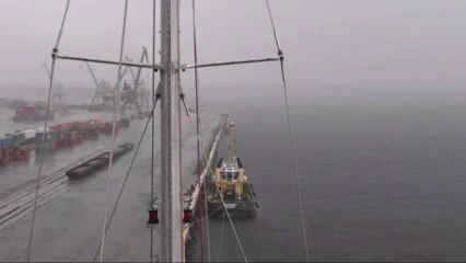 Après les grosses chaleur, la pluie arrose le port de Doudinka © A.Deniaud/francetv nouvelles écritures/Thalassa/Tara Expéditions