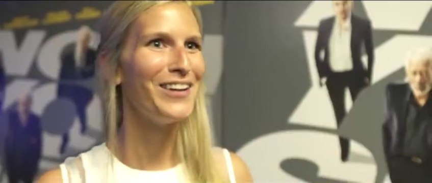 It's raining money inside the cinema theater!! Amazing preview of the movie now you see me...