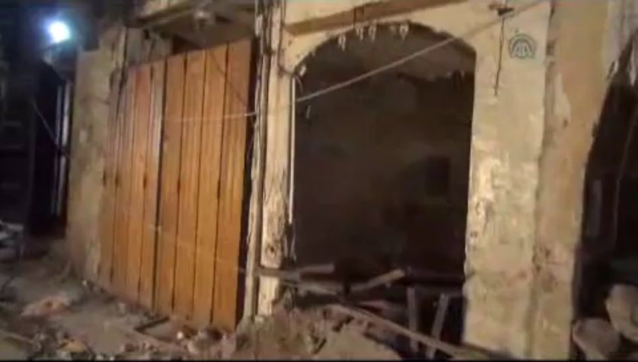 Tarihi Emevi Cami içinde keskin nişancı savaşı