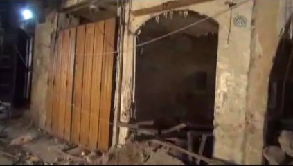 Tarihi Emevi Cami içinde keskin nişancı savaşı