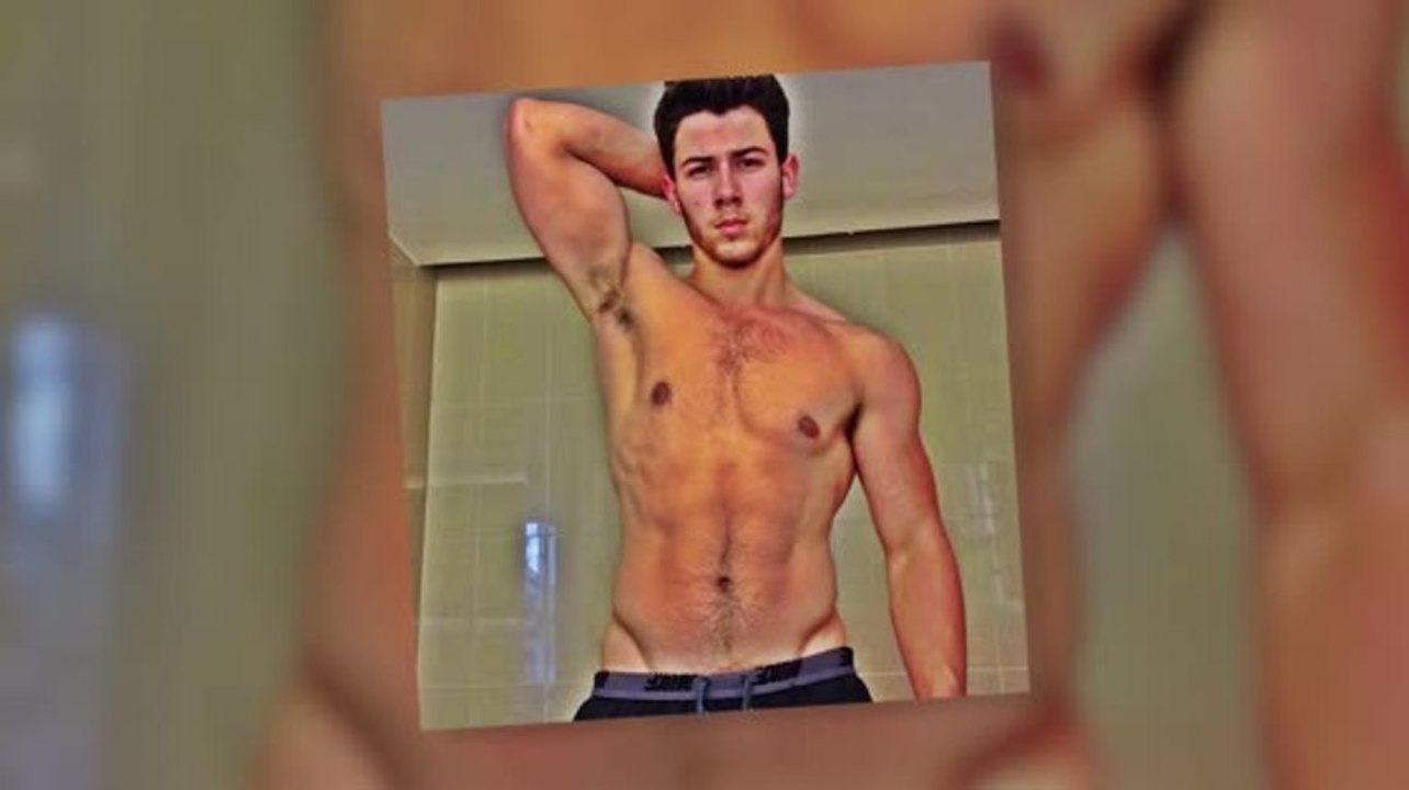 Nick jonas zeigt seinen tollen körper
