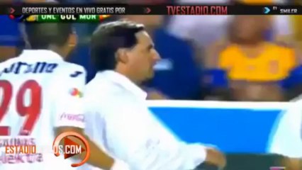 Futbolista ecuatoriano marco un gol y rompió en llanto al dedicárselo a "Chucho" Benítez