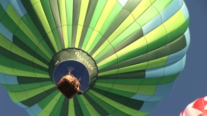 Globos colorean cielo francés