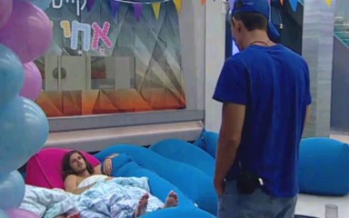 כפות רגליים ובחורות - מצחיק