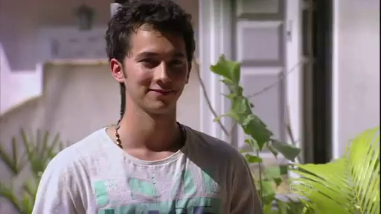 Sofia discute com Ben, mas disfarça quando Vera chega