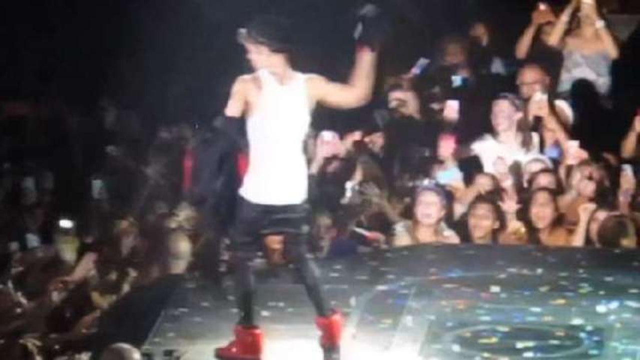Fans Throw Objects At Justin Bieber