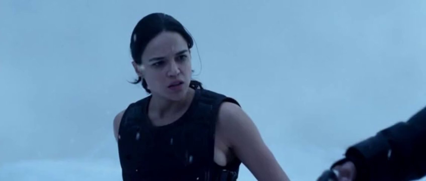 Resident Evil Retribution - Best Fight scene (Alice VS Jill Leon, Lucher VS  Rain)