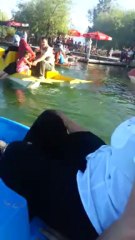 Ekşisuda Çocuklar Yunuslara Binmiş