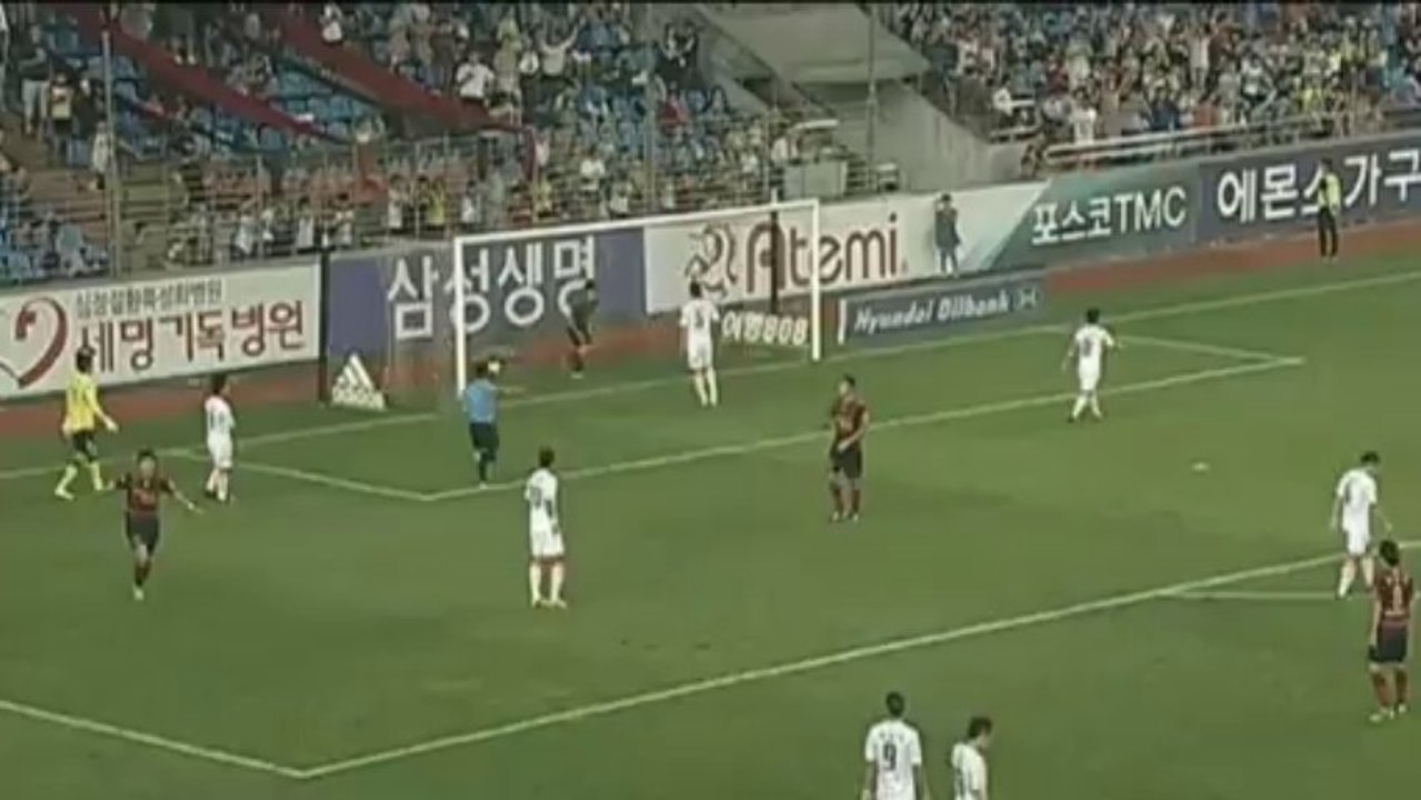 J-League: Pohang gegen Gangwon in Torlaune