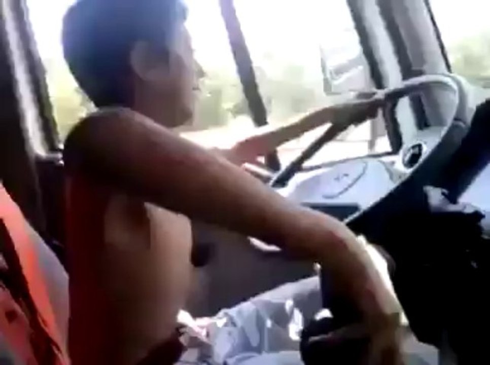 Girsesliye.........Babasının Kamyonunu Çalan Velet