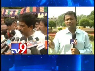 11 MPs and 6 Ministers resign for Samaikyandhra