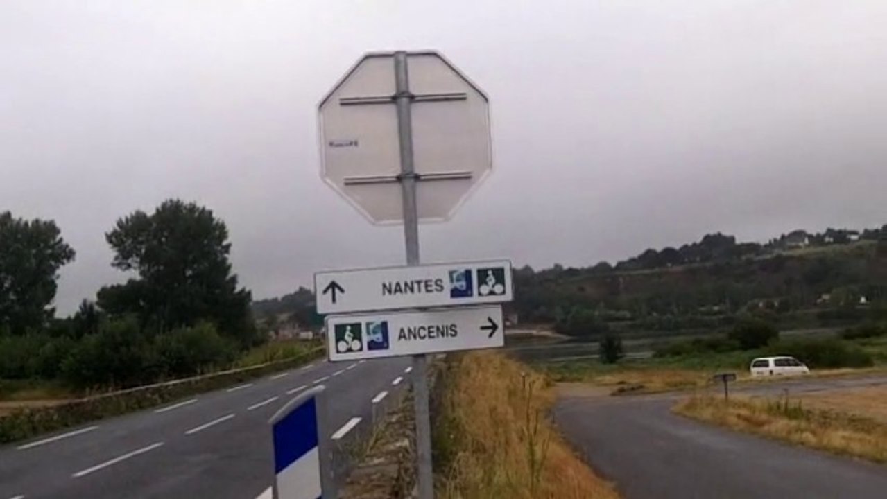 la loire à vélo au fil de l'eau avec mario et son petit vélo