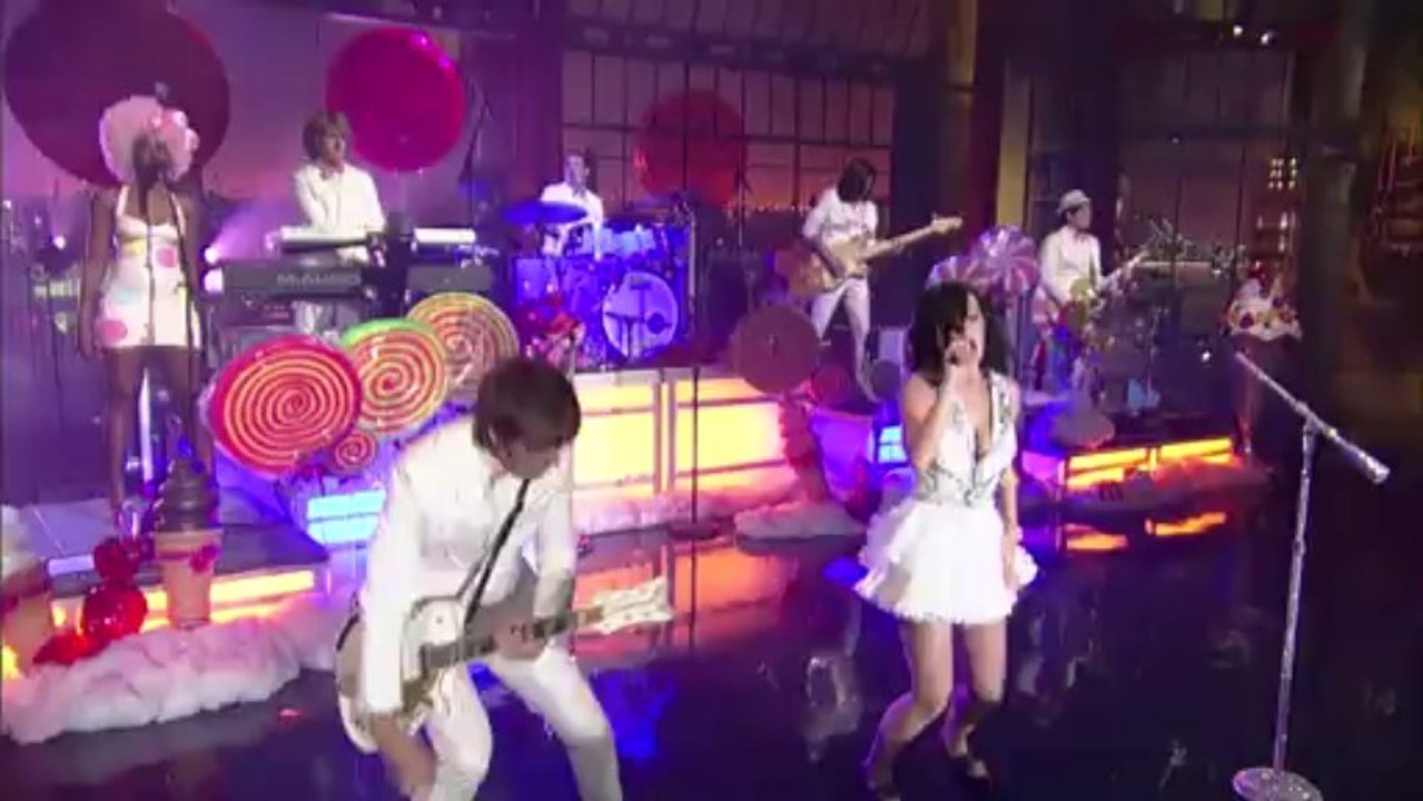 Katy Perry - Waking Up In Vegas (Live on Letterman)
