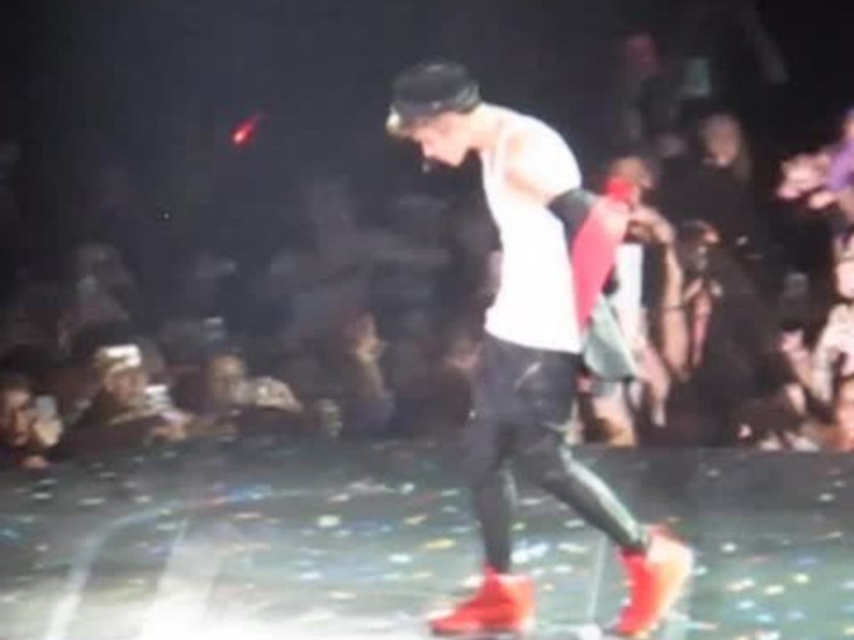 Fans Hurl Objects At Justin Bieber During Concert