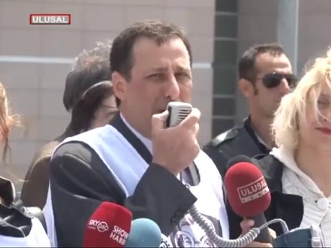 Basın Özgürlüğü Günü'nde uçurtmalar tutuklu gazeteciler için uçtu