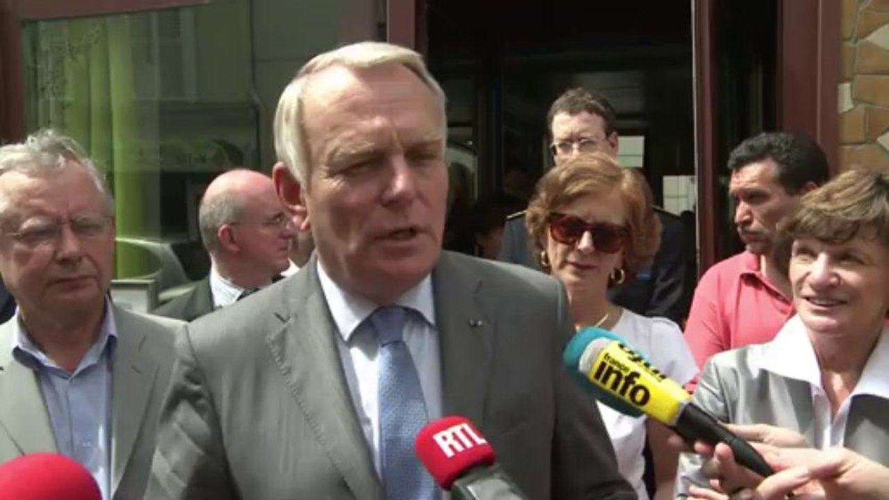 Jean-Marc Ayrault rencontre les Petits frères des pauvres"