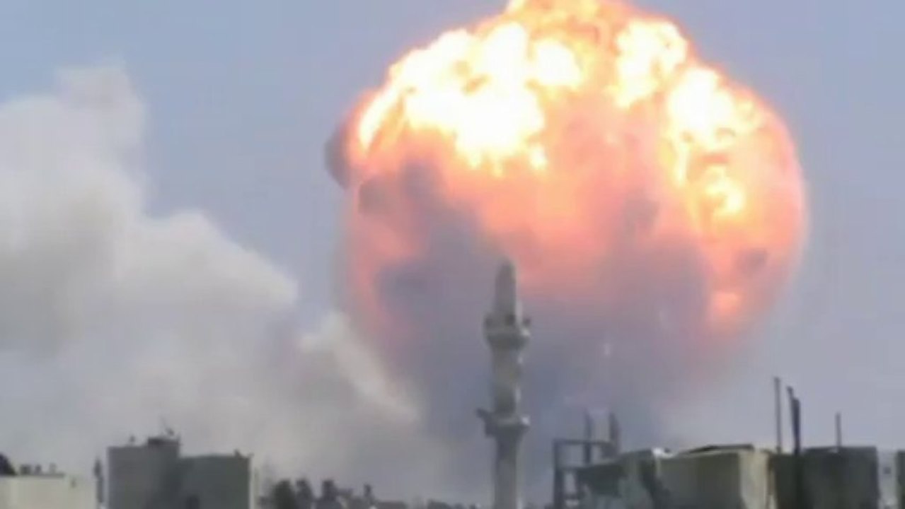 Huge fireball explosion over Homs, Syria