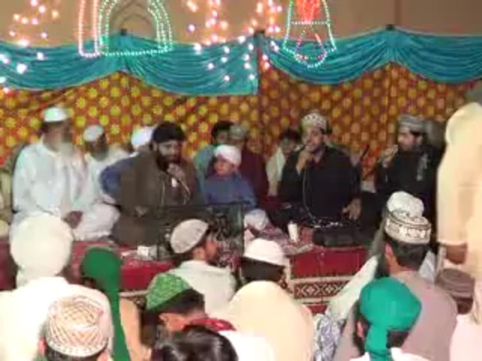 Be'Khud Kiay Daitay Hain Andaz e Hijabana