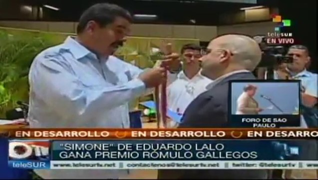 Entrega del Premio Rómulo Gallegos a Eduardo Lalo