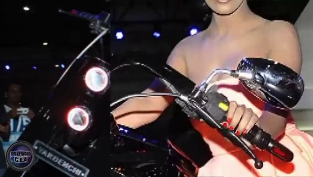 Poonam Pandey's SHOCKING WARDROBE MALFUNCTION in public