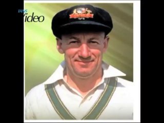 Don Bradman bat to sold for 17900 dollars