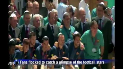 Barcelona players visit "Wailing Wall" in Jerusalem