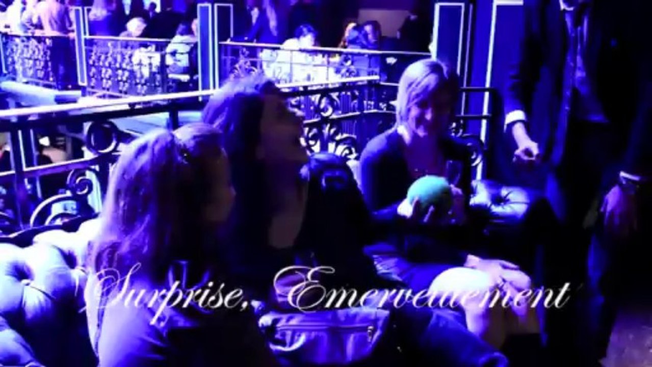 Cocktail dinatoire Magicien close up -Mentaliste Paris