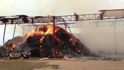 Incendie spectaculaire d'un entrepôt agricole à Amance (70) (1/3)