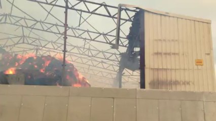 Incendie spectaculaire d'un entrepôt agricole à Amance (70) (2/3)