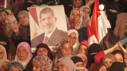 Egypt: Mursi supporters keep up pressure on military