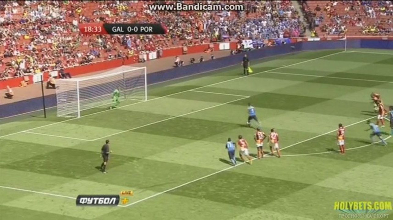 Fernando Muslera, Jackson Martinez'in penaltı vuruşunu kurtardı. * Galatasaray - FC Porto #EmiratesCup2013