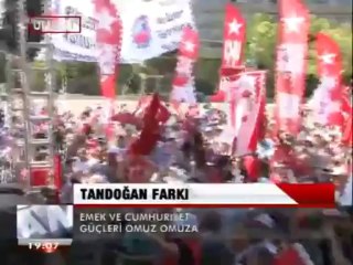 BİR YANDA TÜRK BAYRAĞI, BİR YANDA APO SLOGANLARI