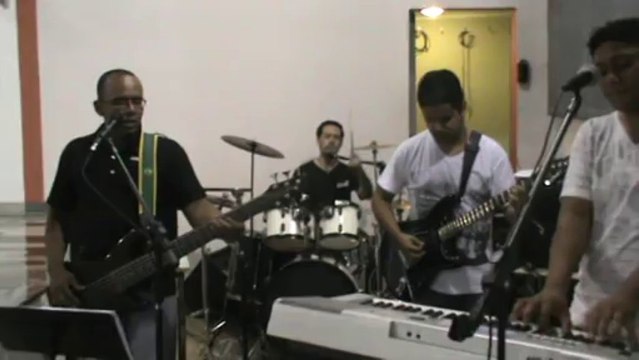 Banda Apóstolo XIII canta Ave cheia de graça